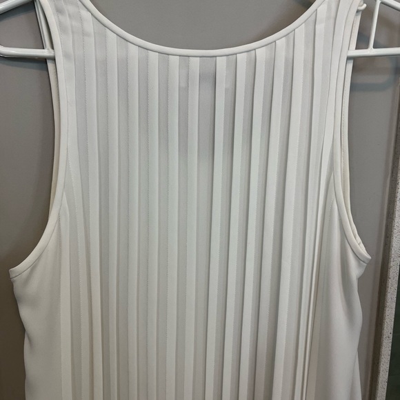 Babaton White Pleated Dress with Pockets - Picture 3 of 4